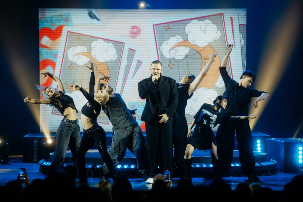 Ефект кіно та дебют балету: як минув концерт CHEEV у Києві