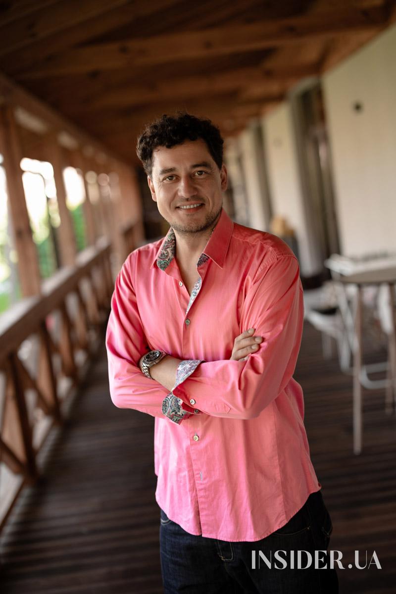 Євгену Синельникову – 44: що варто знати про режисера, який відкриває Україну світові