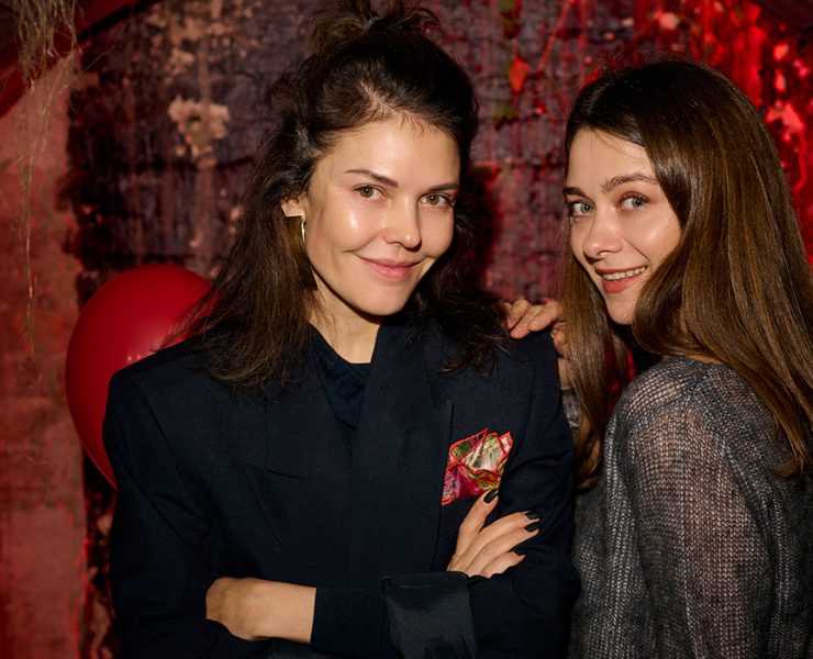 Катя Тейлор, Вікторія Кагаловська