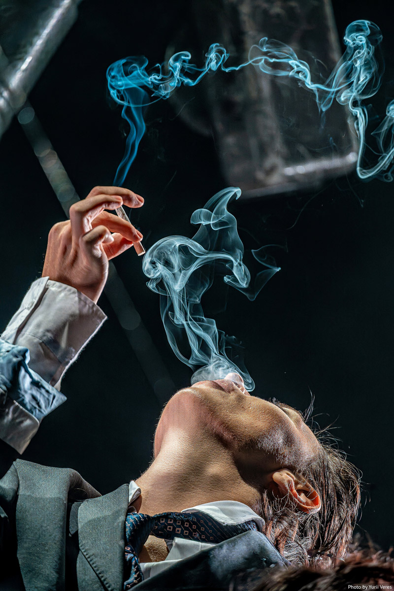 Репетиції під обстрілами, сміх і сльози: «Три швидкі та модні у цьому сезоні перукарки» на сцені Молодого театру