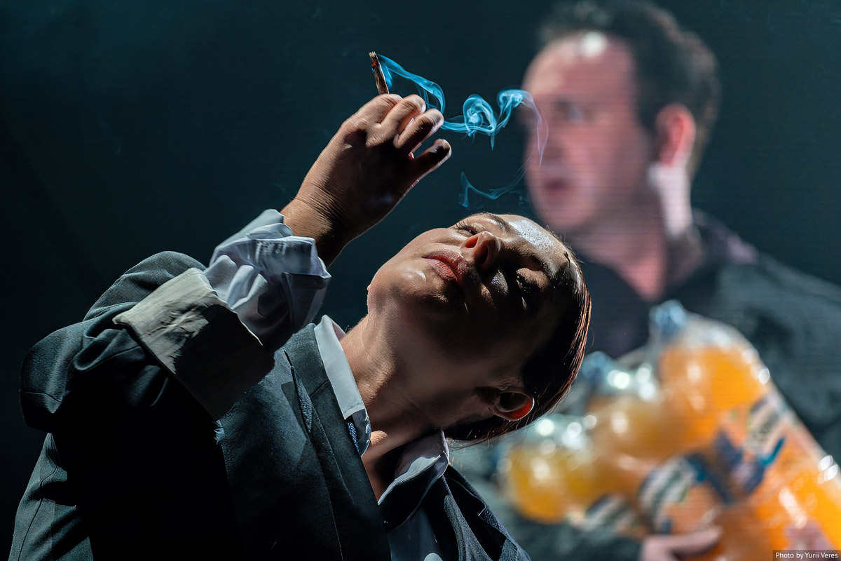 Репетиції під обстрілами, сміх і сльози: «Три швидкі та модні у цьому сезоні перукарки» на сцені Молодого театру