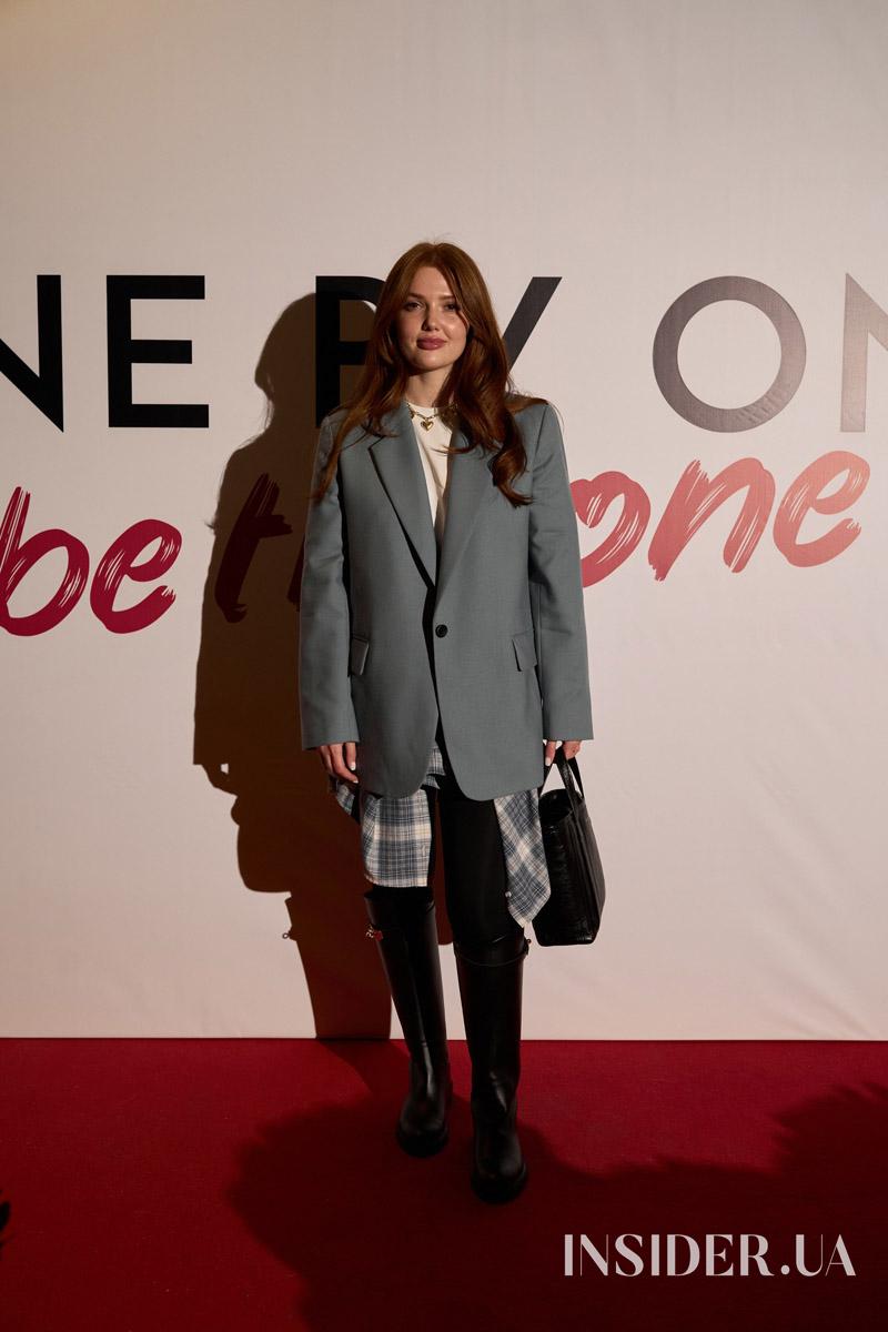 Суцільна романтика: як минув ексклюзивний показ першого епізоду шоу «Холостяк»