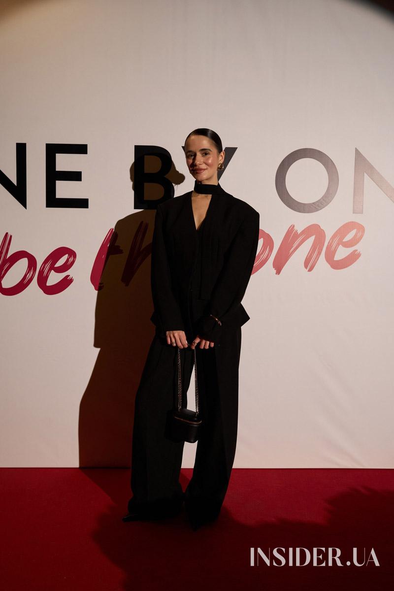 Суцільна романтика: як минув ексклюзивний показ першого епізоду шоу «Холостяк»