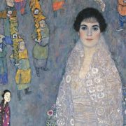 Носії: співачка Raye «вигуляла» кастомний костюм Anna October