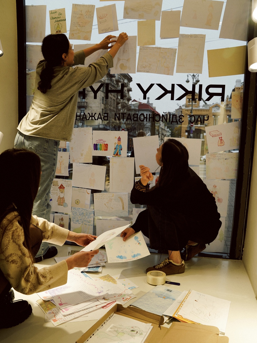 Бренд Rikky Hype відкрив «Вітрину добра» до Дня Святого Миколая