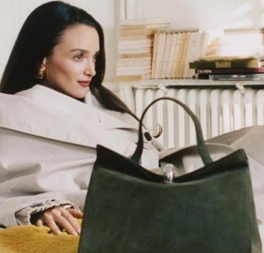 Зірка «Білого лотоса» Шарлотта Ле Бон у новому кампейні Jacquemus