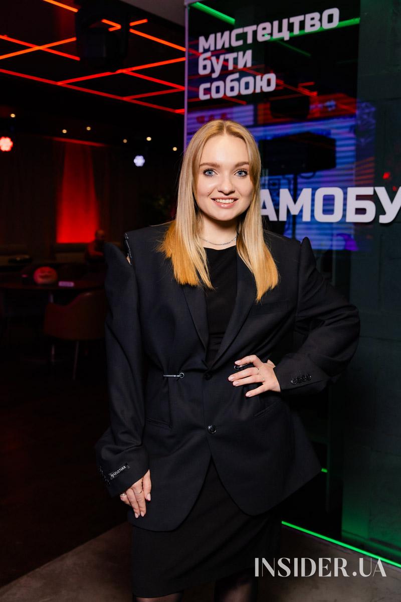 Свято українського слова й благодійності: вечір поезії «Читай серцем»