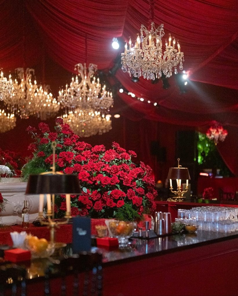 Вечеринка в особняке Безоса: как Крис Дженнер праздновала свое 70-летие