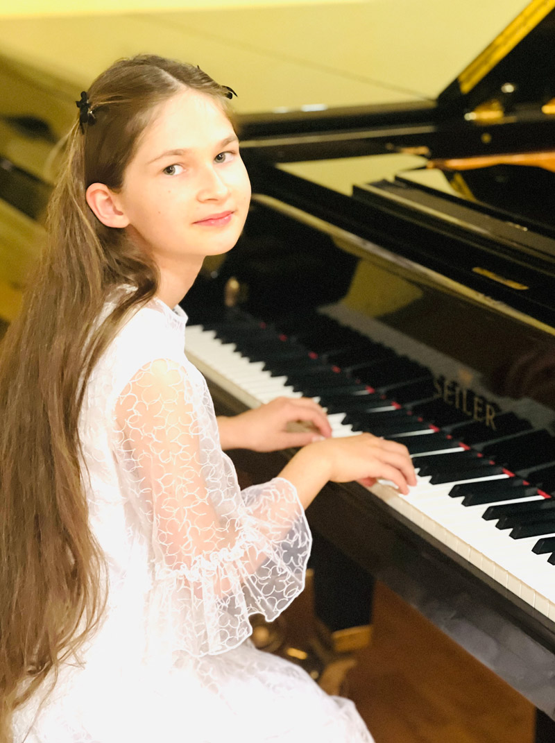 «Мої мрії — це дія»: юна піаністка Лія Цвєткова про натхнення, музику й Різдвяні дива