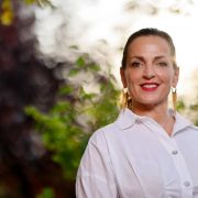 Презентація благодійного фотопроєкту «Рукостискання Добра»