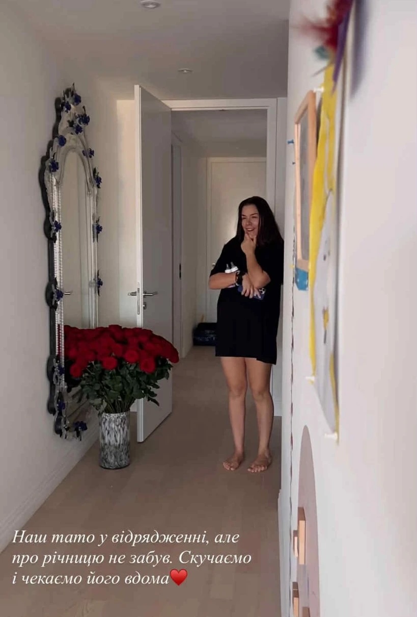 Сотні троянд: Іванна Онуфрійчук показала, як чоловік привітав із річницею