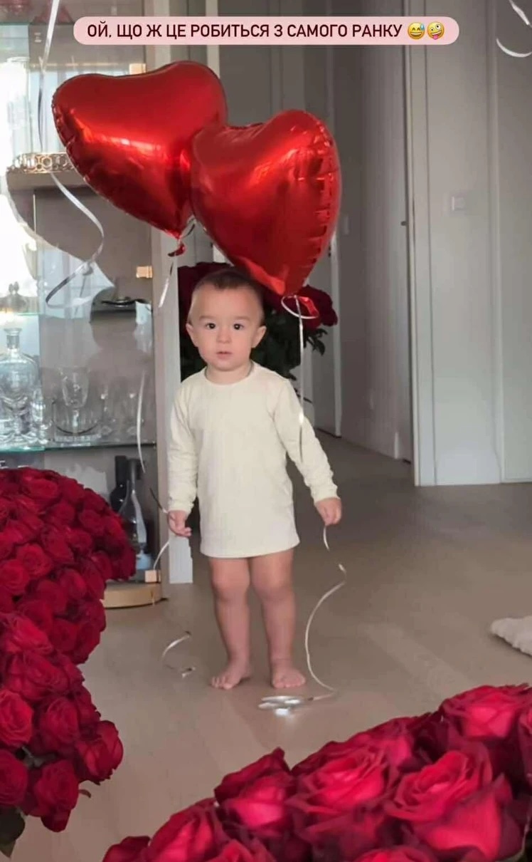 Сотні троянд: Іванна Онуфрійчук показала, як чоловік привітав із річницею