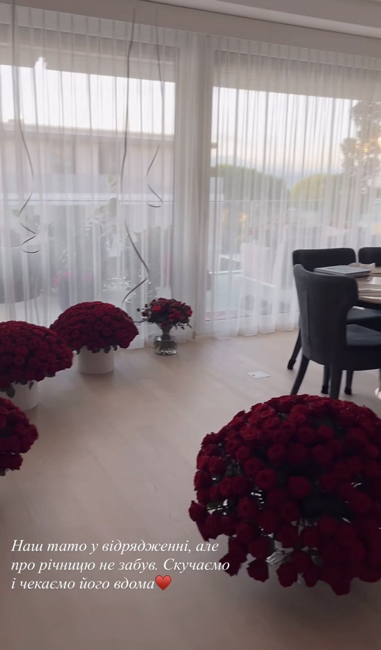 Сотні троянд: Іванна Онуфрійчук показала, як чоловік привітав із річницею