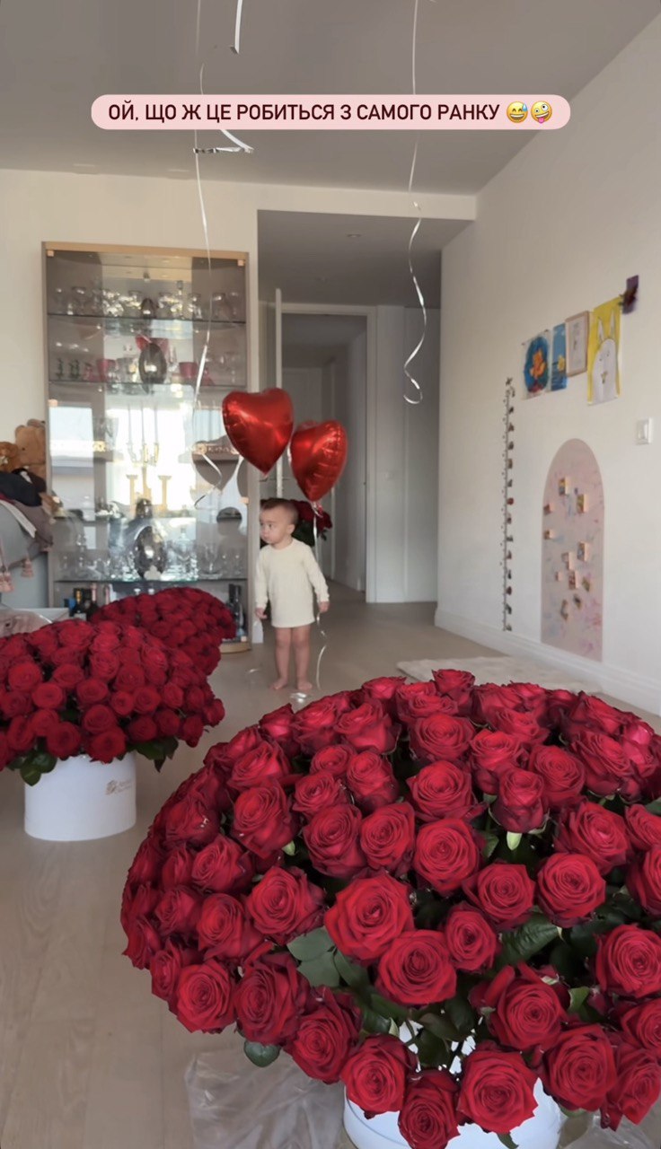 Сотні троянд: Іванна Онуфрійчук показала, як чоловік привітав із річницею