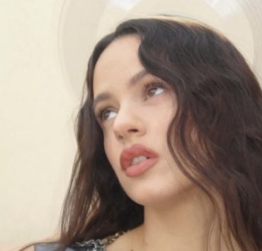 Спела на 13 языках: Rosalia выпустила трек на украинском