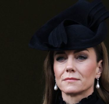 Кейт Миддлтон и принц Уильям с детьми на параде Дня памяти