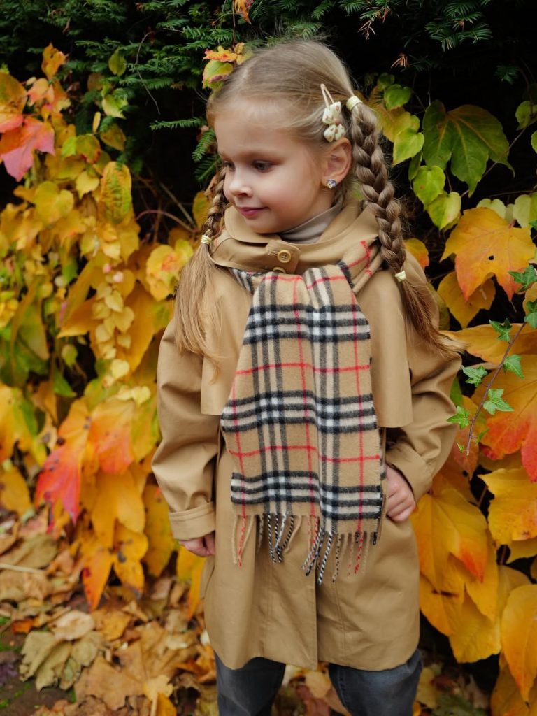 «Прогулюємо садочок»: дружина Зінченка замилувала осінніми кадрами з донькою