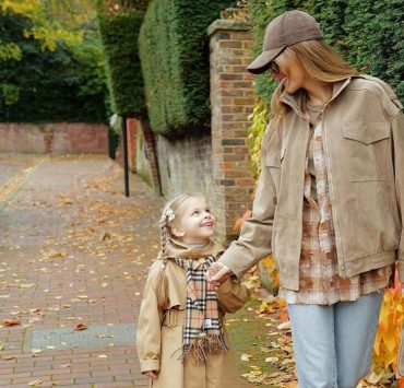 «Прогулюємо садочок»: дружина Зінченка замилувала осінніми кадрами з донькою
