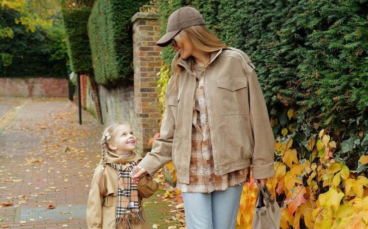 «Прогулюємо садочок»: дружина Зінченка замилувала осінніми кадрами з донькою