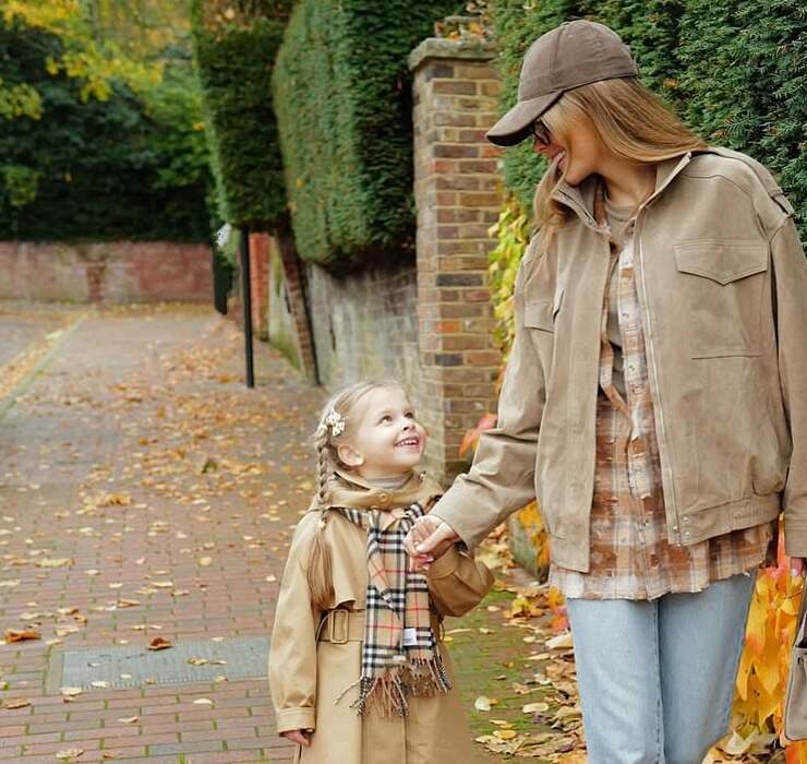 «Прогулюємо садочок»: дружина Зінченка замилувала осінніми кадрами з донькою