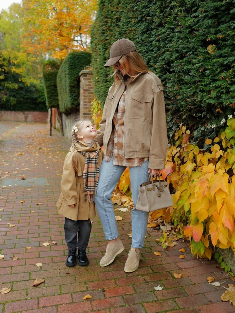 «Прогулюємо садочок»: дружина Зінченка замилувала осінніми кадрами з донькою