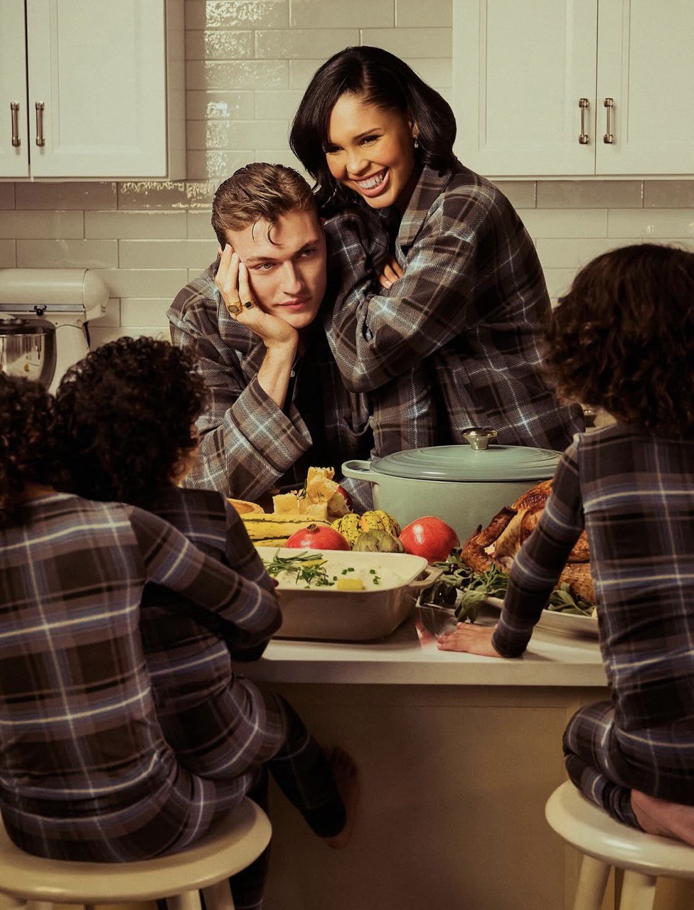 В стиле trad-wife: многодетная модель Нара Смит в кампейне Skims