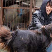 Зірка «Білого лотоса» Шарлотта Ле Бон у новому кампейні Jacquemus