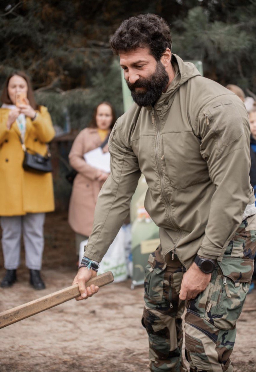 «Запали зірку тепла»: Даніель Салем, Lida Lee і інші зірки у кампанії допомоги тваринам