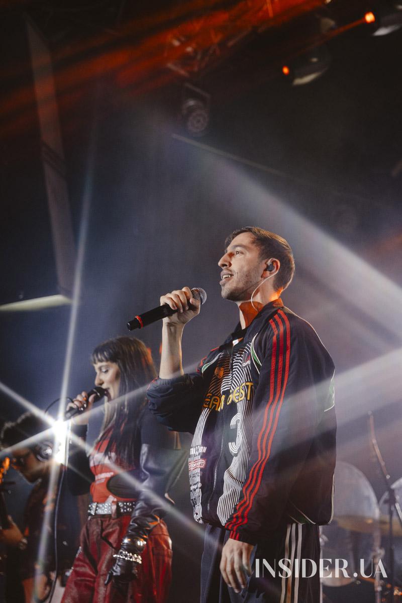 Ніч, неон і диско-кристали: як концерт KLER відбувся у Києві