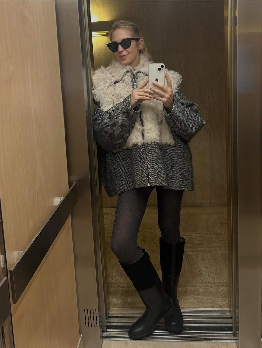 Носители: Келли Разерфорд примерила бомбер Litkovska