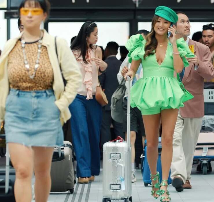 Носители: Эшли Парк в кепи Ruslan Baginskiy в новом трейлере «Эмили в Париже»