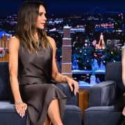 Зворушлива зустріч: Лілі Коллінз та Вікторія Бекхем на шоу Джиммі Феллона