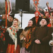 Емоція, фактура, силует: розглядаємо святкові колекції українських брендів