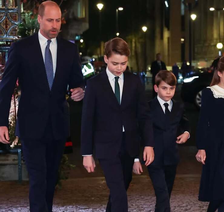 Кейт Миддлтон вместе с принцем Уильямом и детьми посетила рождественскую службу