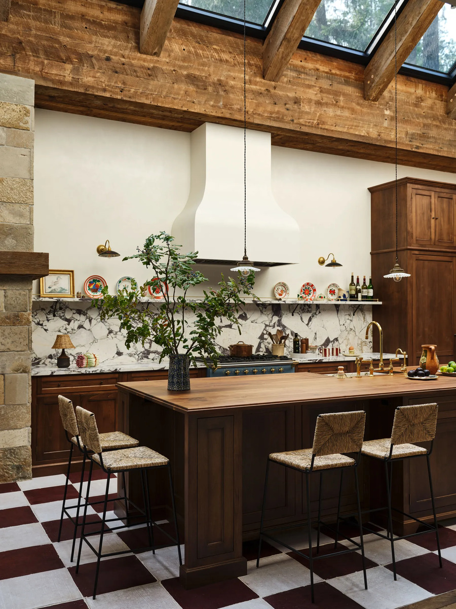 В оточенні гір: Кендалл Дженнер показала свій новий будинок у Каліфорнії