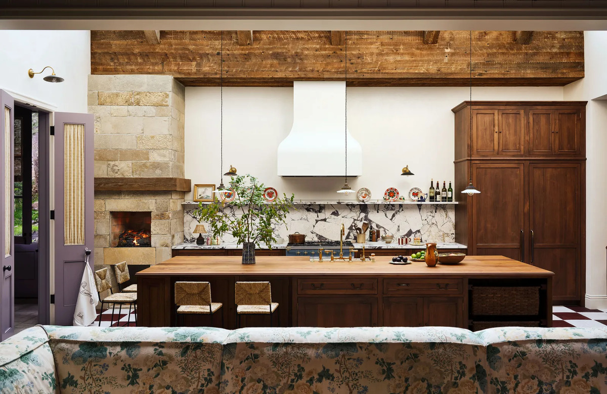 В оточенні гір: Кендалл Дженнер показала свій новий будинок у Каліфорнії