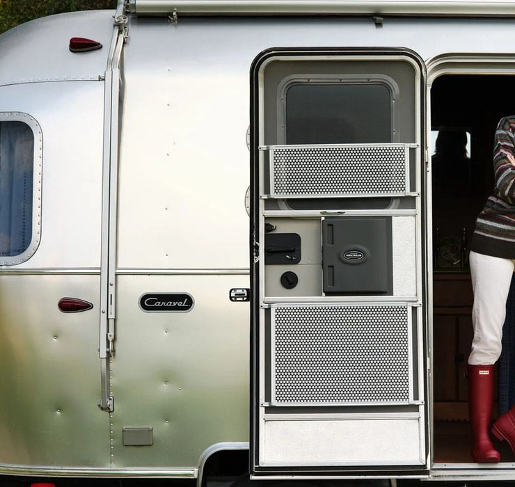 В окружении гор: Кендалл Дженнер показала свой новый дом в Калифорнии