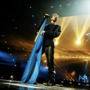 Камерная атмосфера и тысячи фанатов: как прошли акустические концерты БЕЗ ОБМЕЖЕНЬ в Киеве