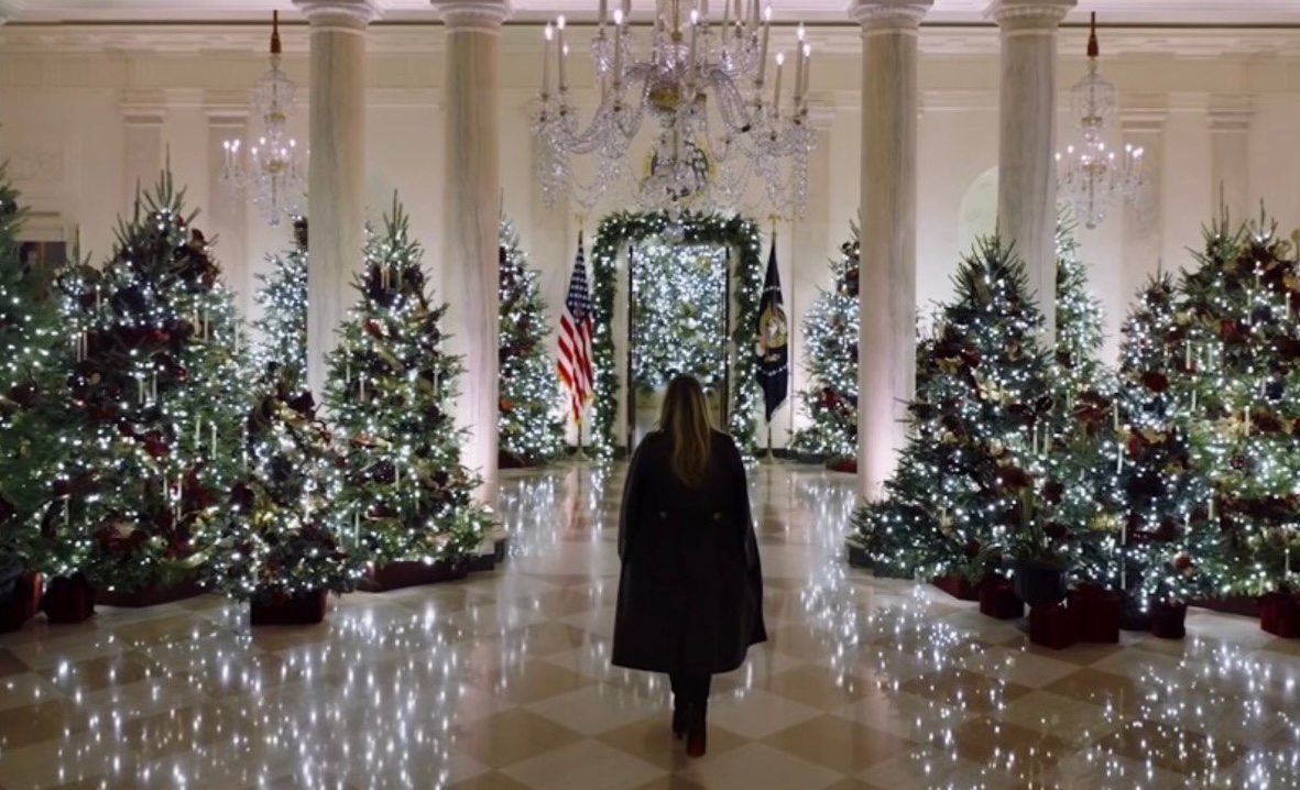 Меланія Трамп показала, як прикрасила Білий дім до Різдва