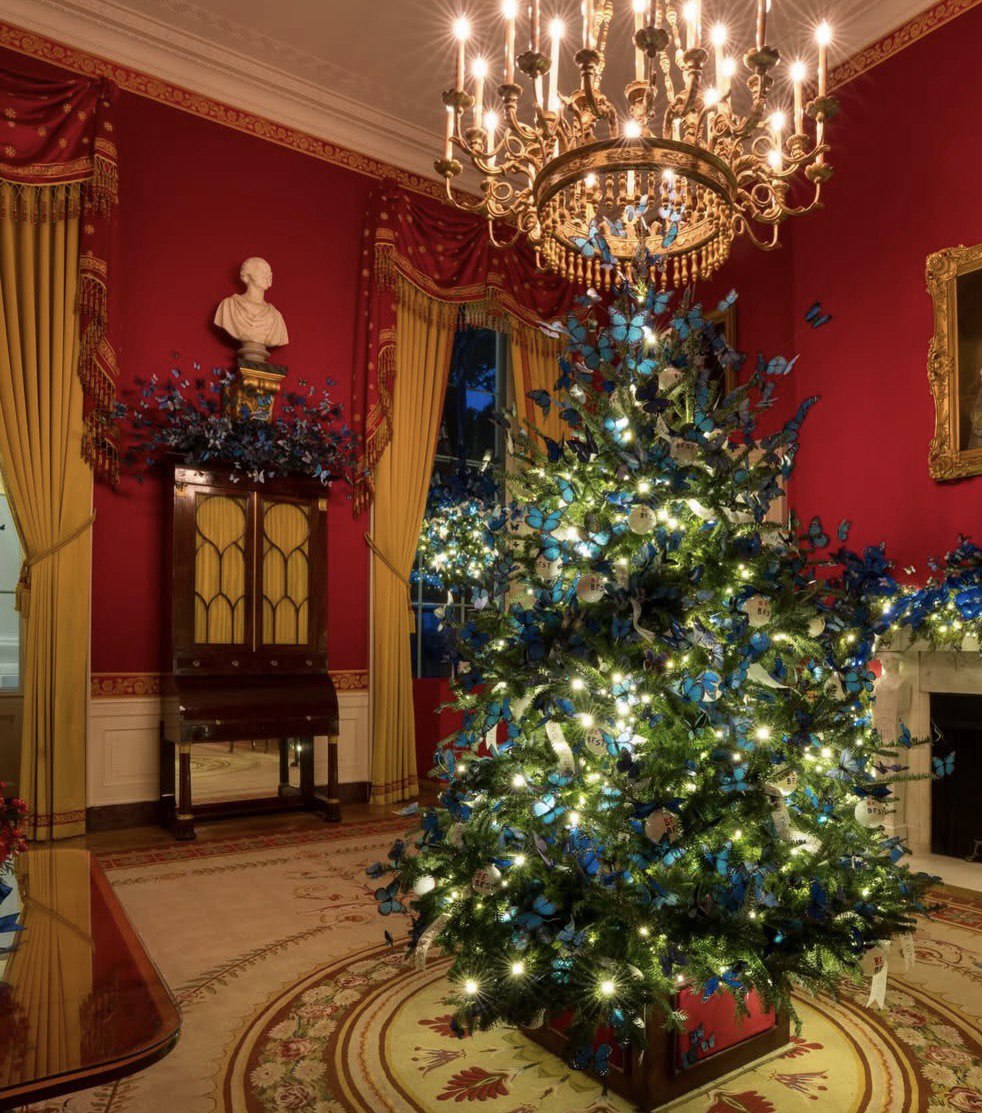 Меланія Трамп показала, як прикрасила Білий дім до Різдва