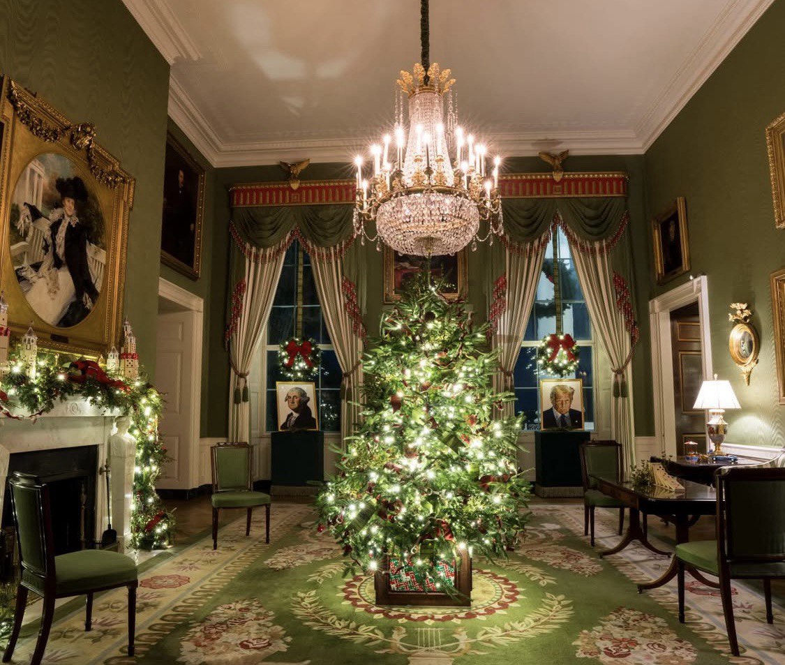 Меланія Трамп показала, як прикрасила Білий дім до Різдва