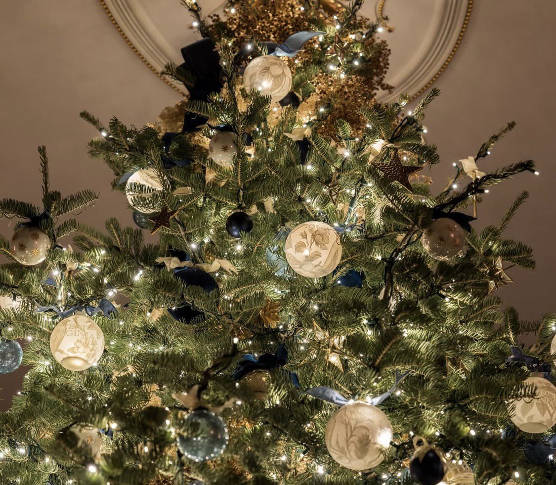 Меланія Трамп показала, як прикрасила Білий дім до Різдва