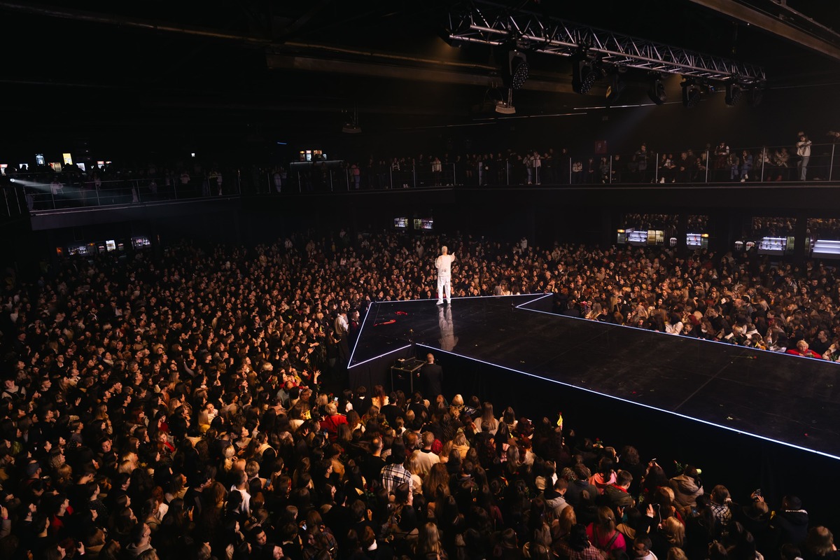 Дует із військовим і камео нареченого: MÉLOVIN дав концерт у Києві