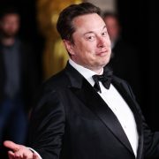 Илон Маск протестирует чипы-импланты на людях в 2022 году