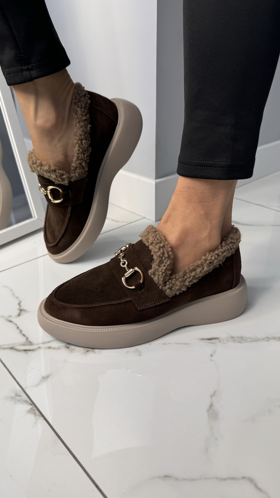 Від хутряних балеток до утеплених лоферів: головні тренди взуття холодного сезону