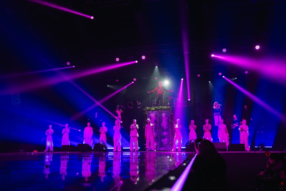 Дует із військовим і камео нареченого: MÉLOVIN дав концерт у Києві