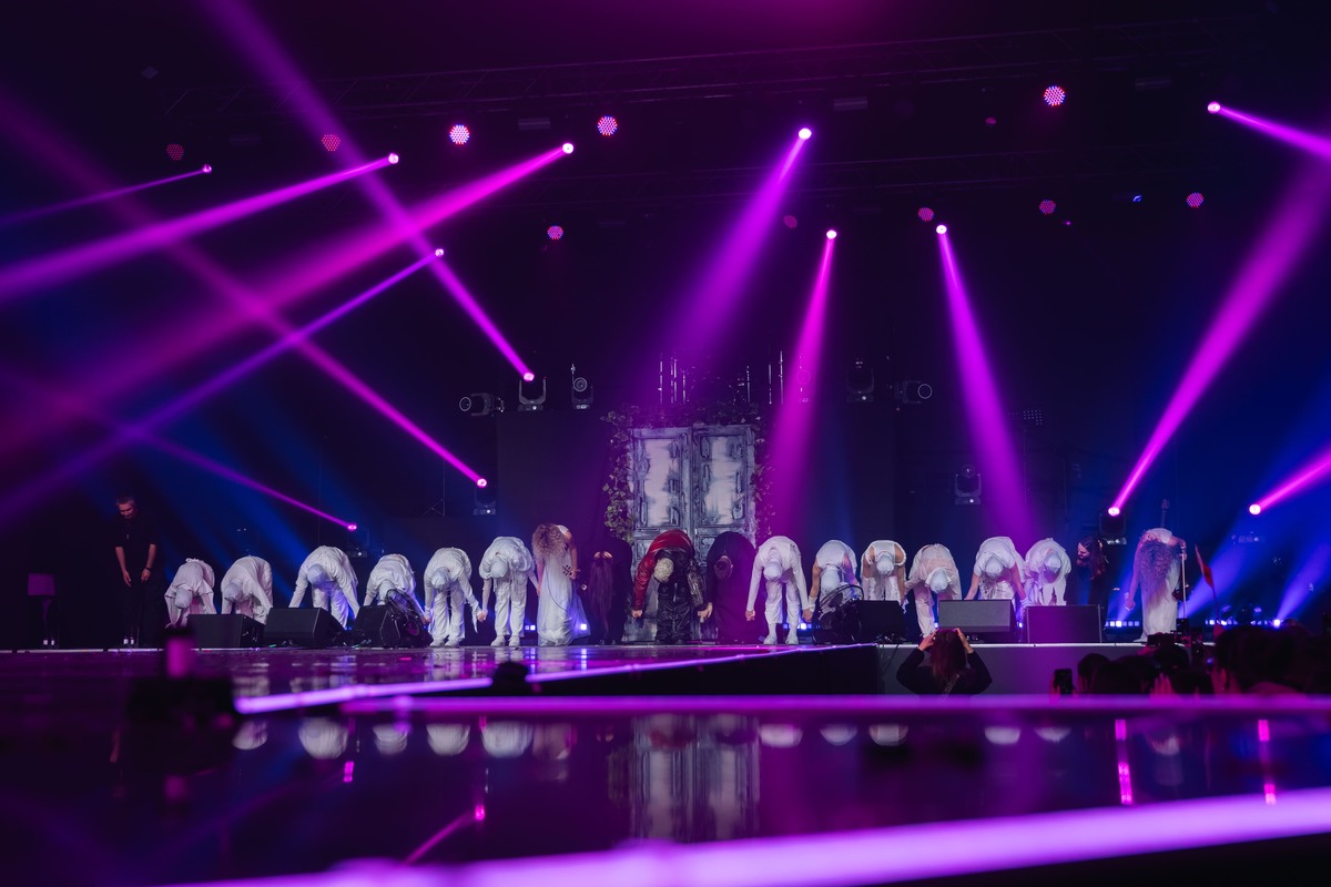 Дует із військовим і камео нареченого: MÉLOVIN дав концерт у Києві