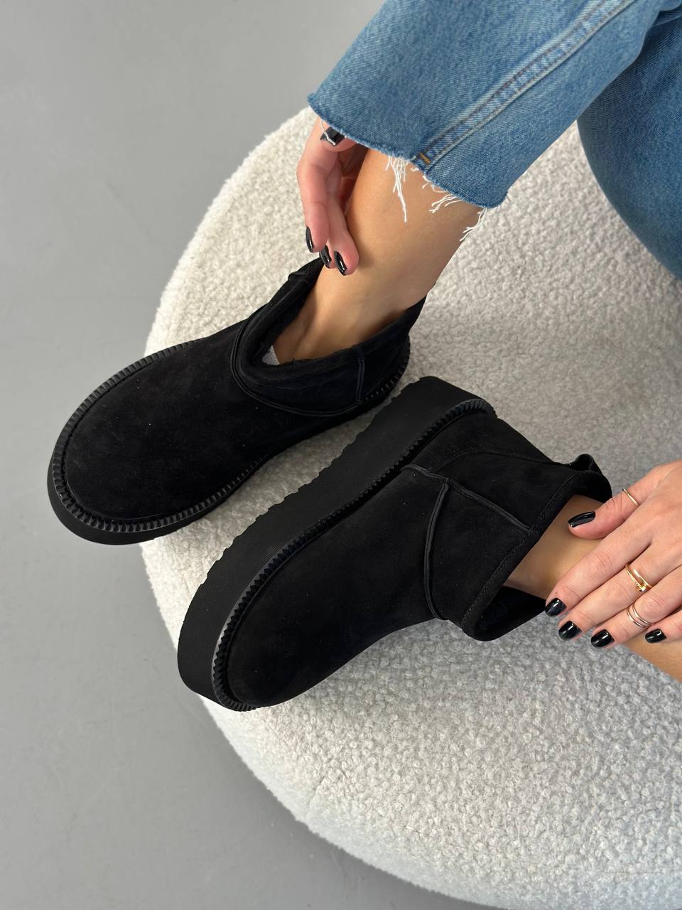 Від хутряних балеток до утеплених лоферів: головні тренди взуття холодного сезону