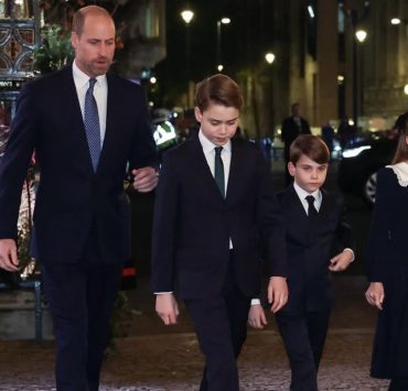 В изумрудном пальто: Кейт Миддлтон с семьей посетила традиционную рождественскую службу