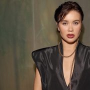 Глубокая и душевная: премьера песни Оли Поляковой